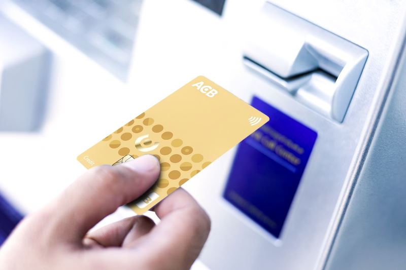 Sử dụng thẻ tín dụng rút tiền mặt một cách nhanh chóng và tiện lợi